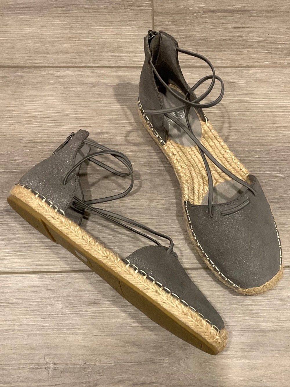 EILEEN FISHER The Classic Espadrille in Metallic Grey Size 6.5 LIKE NEW